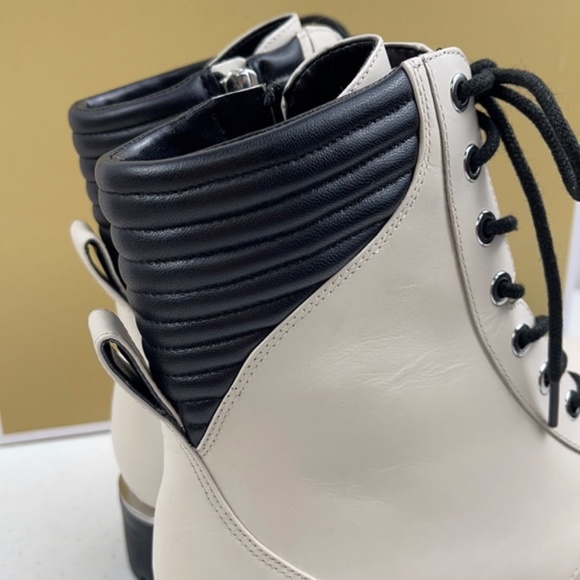 Michael Kors Leather Bastian Ankle Boot Lt Cream Sz 7 New with box - Picture 8 of 12
